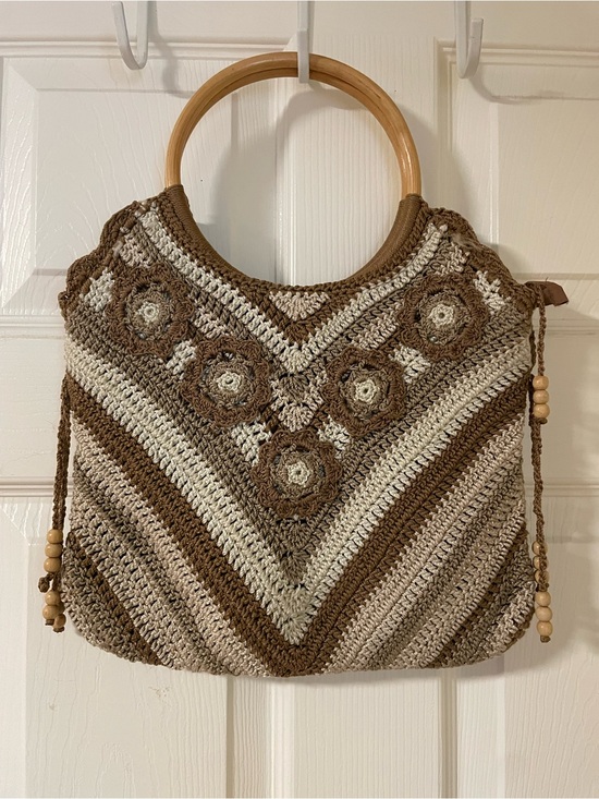 Crochet Handbags - Vintage Crochet Hangbag with Wooden Handles